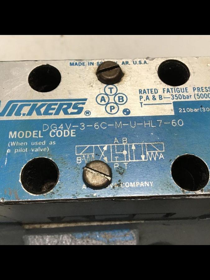 Used VICKERS Directional Valve DG4V-3-6C-M-U-HL7-60 Used