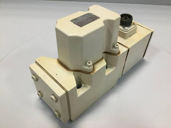 Used MOOG Valve J661-124 Used