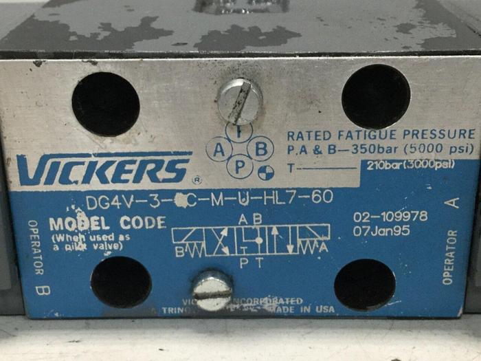 Used VICKERS Directional Valve DG4V-3-6C-M-U-HL7-60 Used