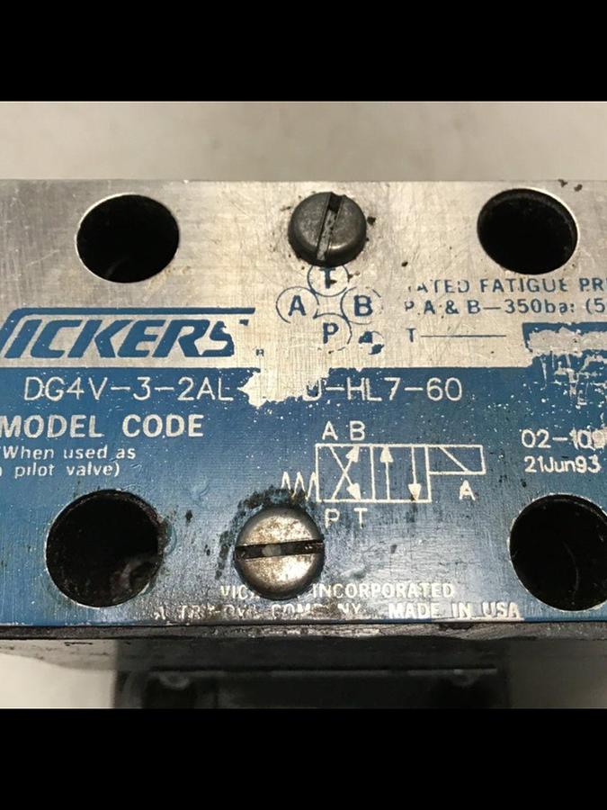 Used VICKERS Valves DG4V-3-2AL-M-U-HL7-60 USED