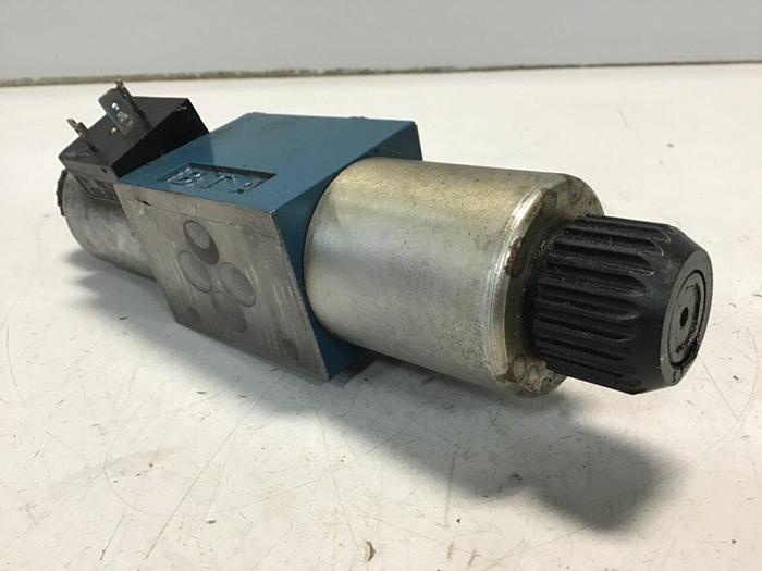 Used BOSCH Hydraulic Valve 0 810 092 135 #134289