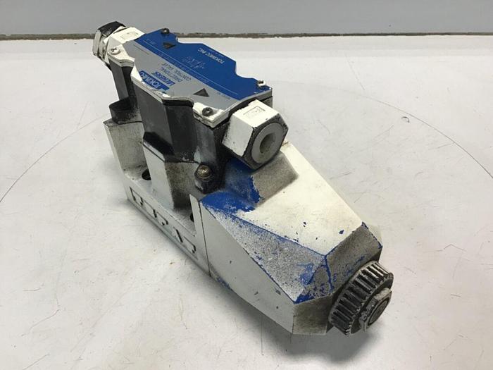 Used VICKERS Valve DG4V-5-2A-M-P7L-H-6-30 Used