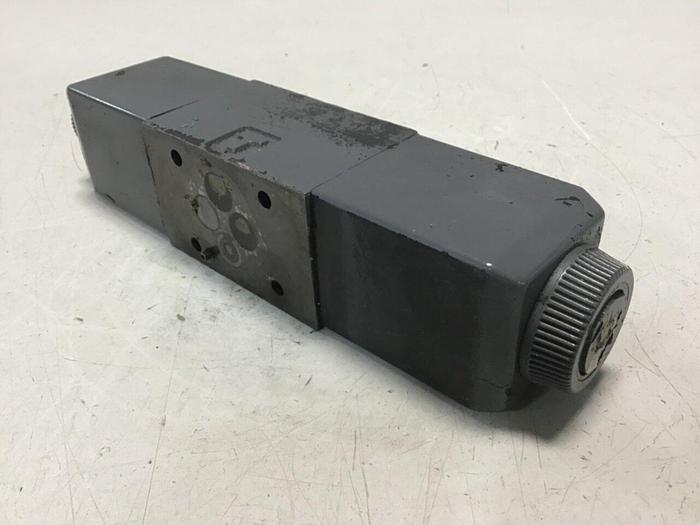 Used VICKERS Directional Valve DG4V-3-6C-M-U-HL7-60 Used