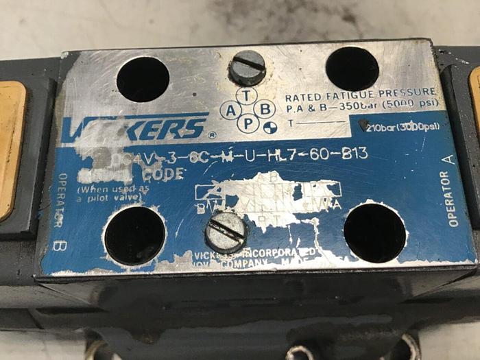 Used VICKERS Solenoid Directional Valve DG4V-3-6C-M-U-HL7-60-B13 Used