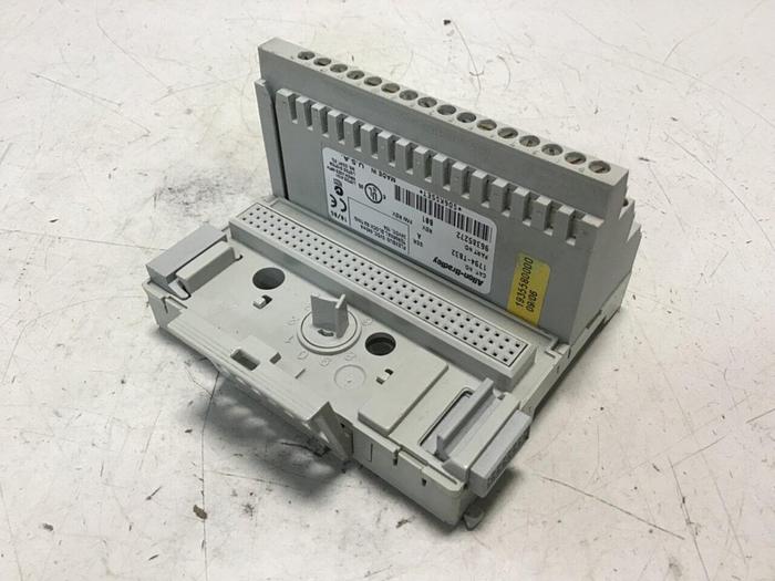 Used ALLEN BRADLEY Flex Terminal Bus 1794-TB32 SER A #140190