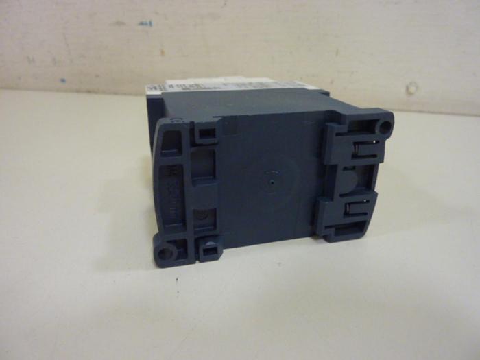 Used TELEMECANIQUE Relay CAD32BD #66597