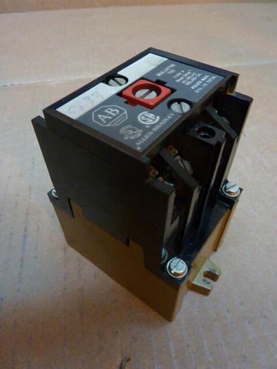 Used ALLEN BRADLEY AC Relay 700-P400A1 SER A #45938