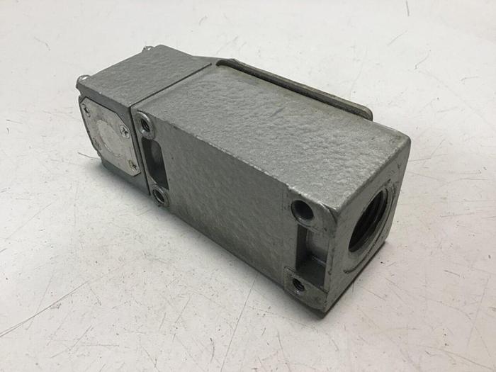 Used TELEMECANIQUE Lox-Switch C2JK05 #121822