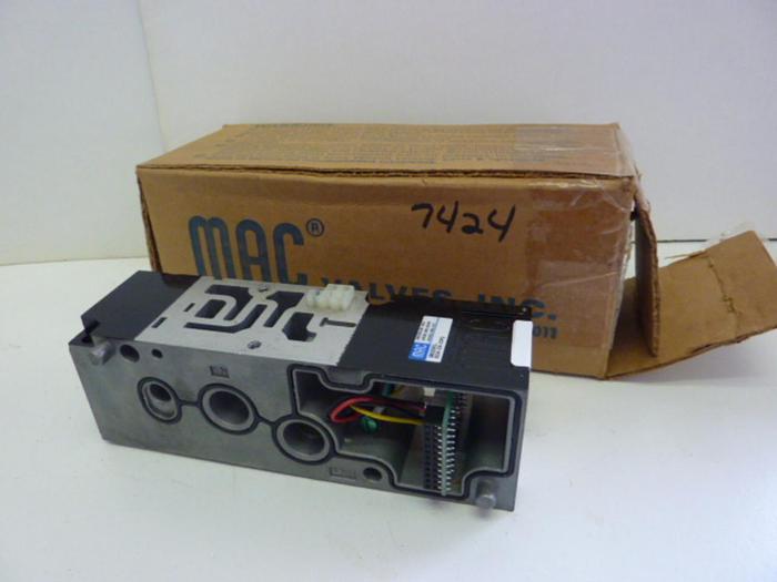 MAC VALVES INC Valve / Manifold 82A-0A-CP2 USED