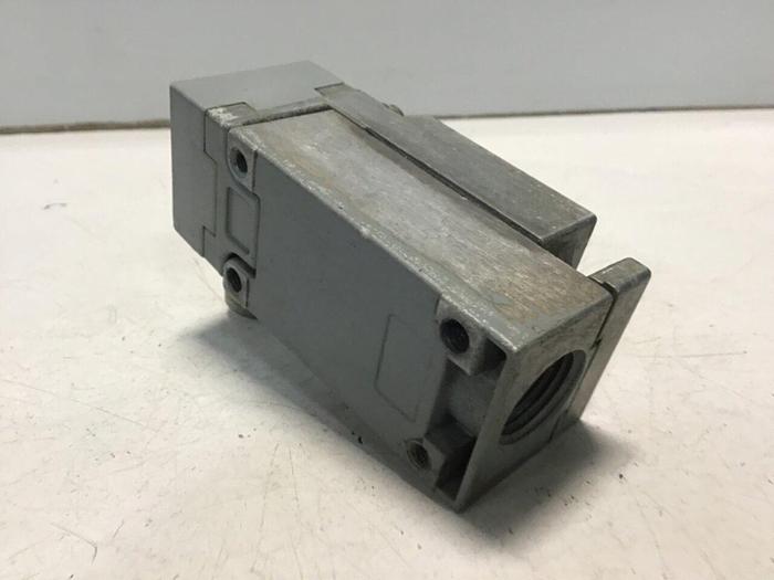 Used SQUARE D Limit Switch 9007-C64B2 #122025
