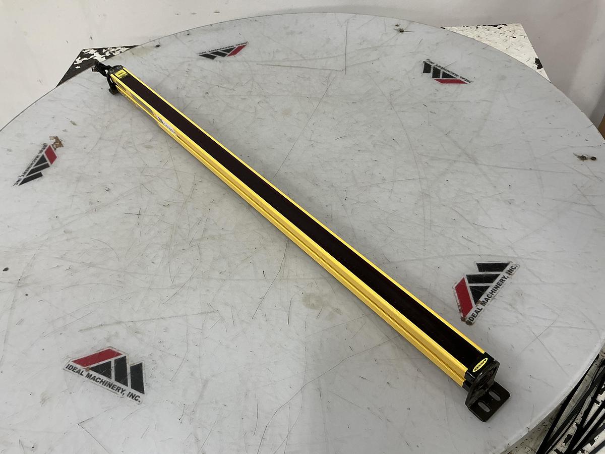 Used BANNER ENGINEERING SLSE30-900P8