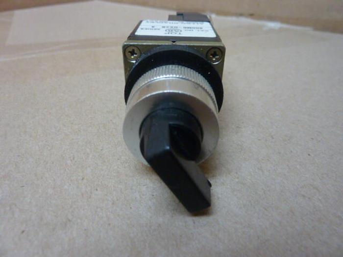 Used ALLEN BRADLEY Selector Switch 800MR-HX2B #30413