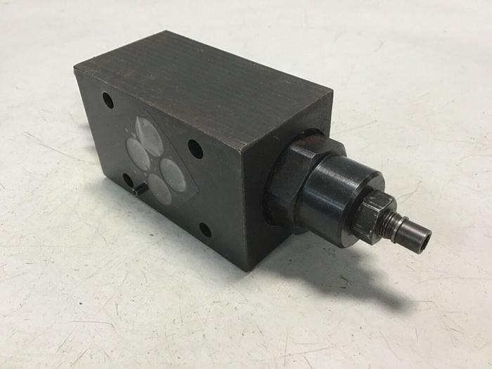 Used VICKERS Flow Control Valve DGMFN-3-Y-A2W-B2W-41 #142087