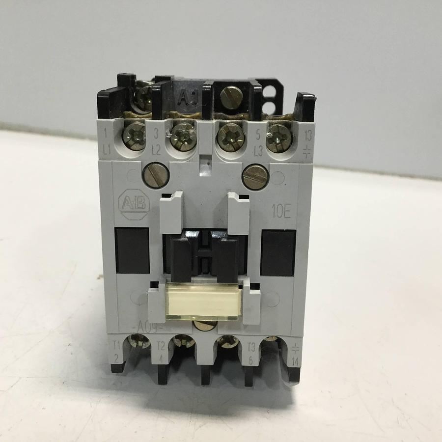 Used ALLEN BRADLEY Contactor 100-A09ND3 SER B USED