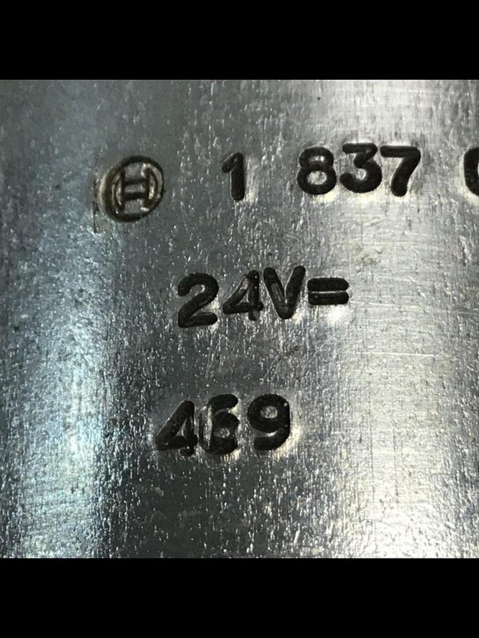 Used BOSCH Hydraulic Valve 0 810 001 825 Used