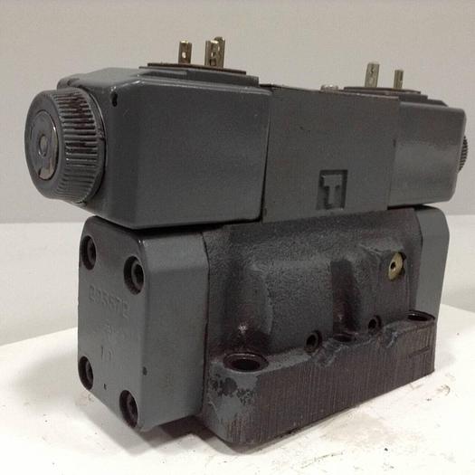 Used VICKERS Valve DG4V-3-6C-M-U-HL7-60-B13 Used