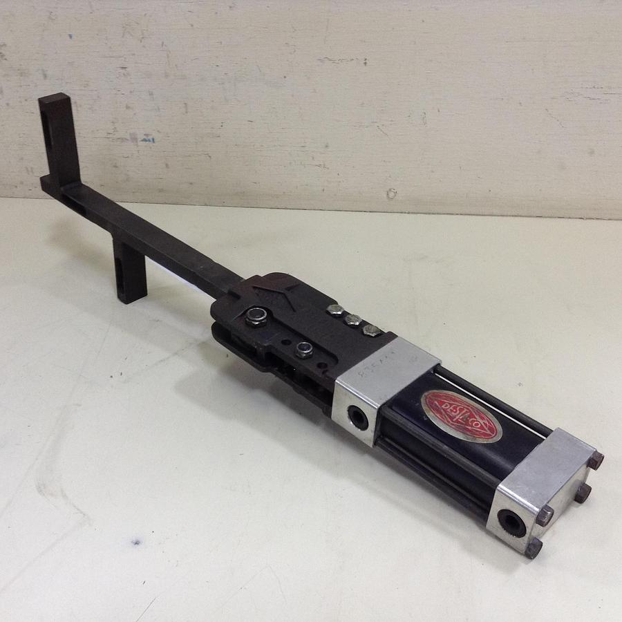 Used DESTACO Tongue Mount Clamp w/ Magnetic Ring 841-MR Used