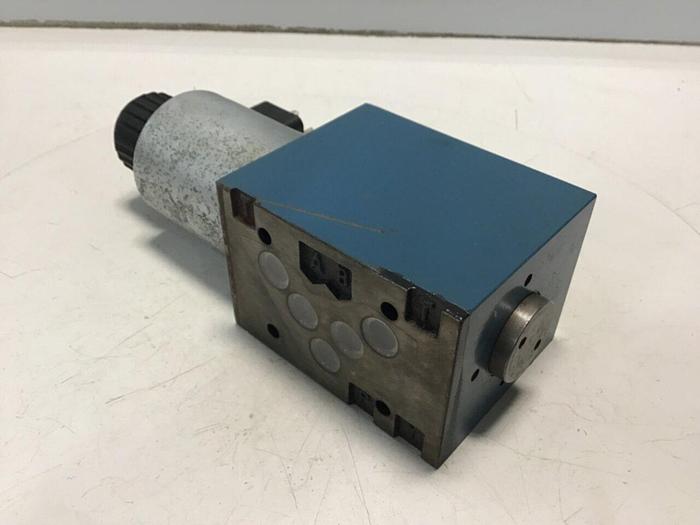 Used BOSCH Hydraulic Valve 0 810 001 825 #128954