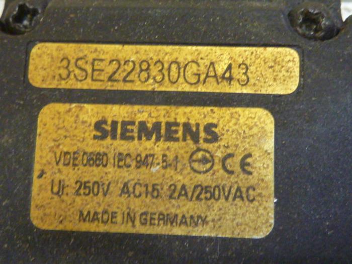 Used SIEMENS Hinge Switch 3SE22830GA43 #64933