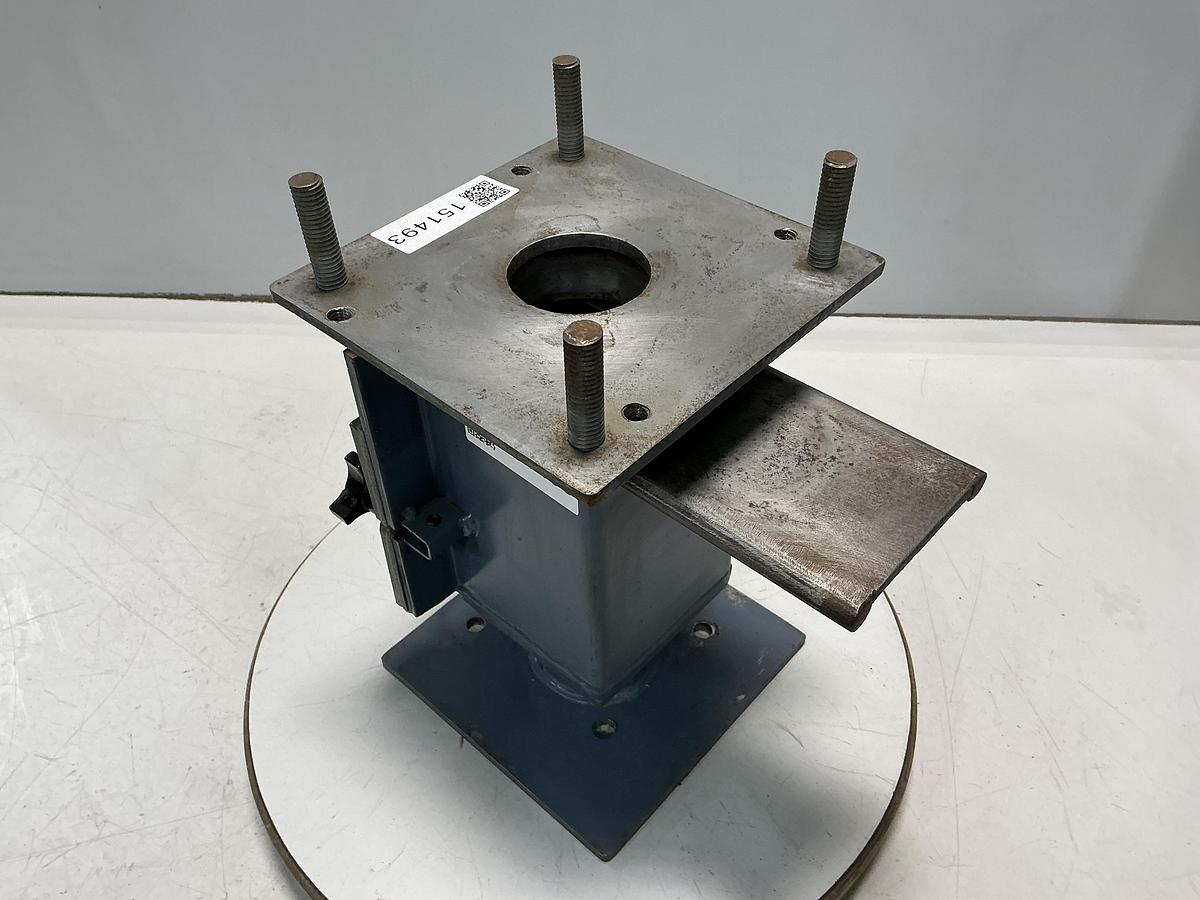 Used METAL FABRICATOR NO MODEL NUMBER / NO TAG