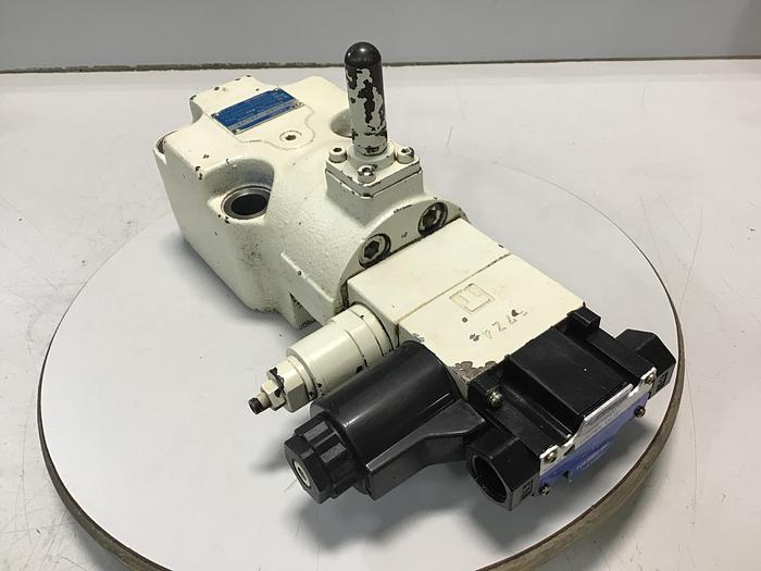 Used TOKIMEC Valve DG4V-3-0B-M-P7-H-7-52-P12 Used #145654