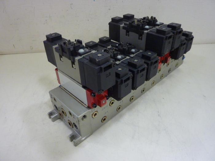 Used SMC Control Block w/ Valves VS7-6-FG-D-32 #60107