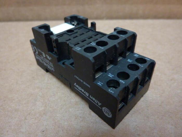 Used ALLEN BRADLEY Relay Socket 700-HN 103 SER B #27603