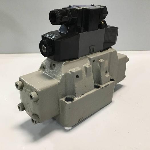 Used VICKERS Directional Valve DG4V-3-6C-M-P2-T-7-50 #92340