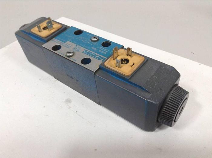 Used VICKERS Directional Valve DG4V-3-6C-M-U-HL7-60 Used