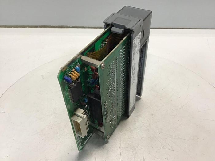 Used ALLEN BRADLEY Input Module 1746-IV32 SER C #122915