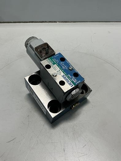 Used VICKERS DG4V-3S-2AL-M-U-HL7-60-EN490
