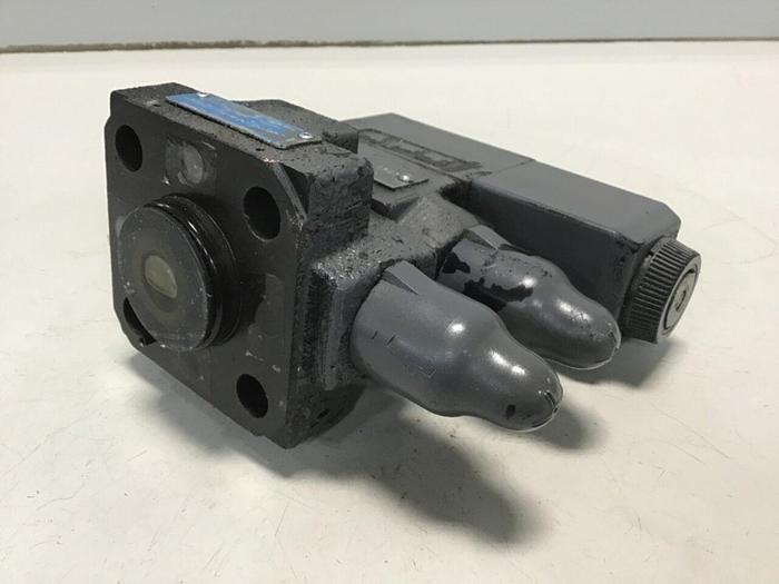 Used VICKERS Valves DG4V-3-2AL-M-U-HL7-60 #142202