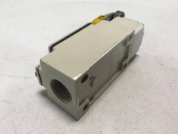 Used YAMATAKE Limit Switch LJA10-11A21N-003 #121741