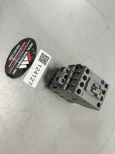 Used ALLEN BRADLEY Control Relay 700-CF310 SER A #124127