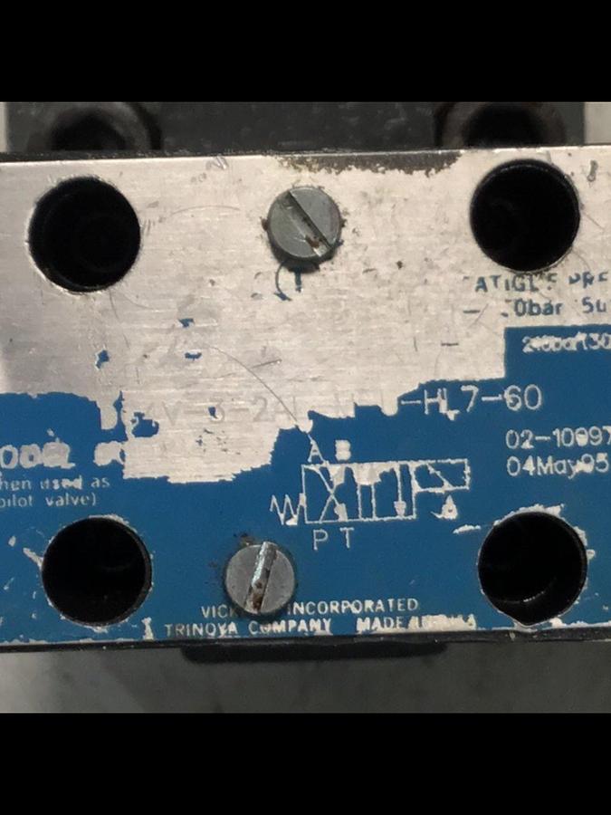 Used VICKERS Valves DG4V-3-2AL-M-U-HL7-60 Used #143937