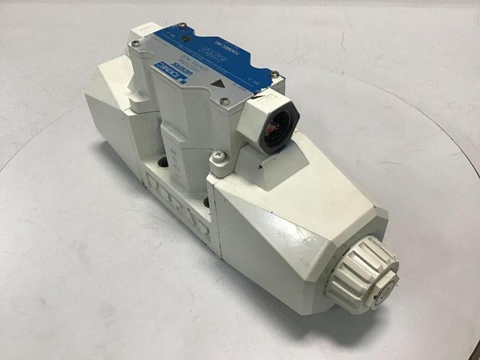 Used VICKERS Directional Valve DG4V-5-33C-M-P7L-H-7-40 USED