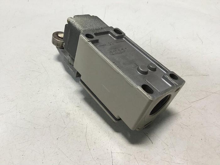 Used OMRON Limit Switch D4B-2115N-R #121504