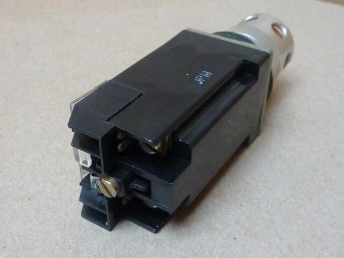 Used ALLEN BRADLEY Push Button 800MR-QA24S AMBER #30417