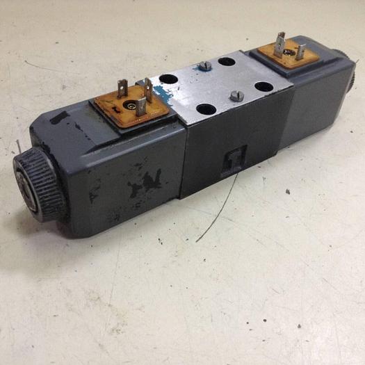 Used VICKERS Directional Valve DG4V-3-6C-M-U-HL7-60 Used