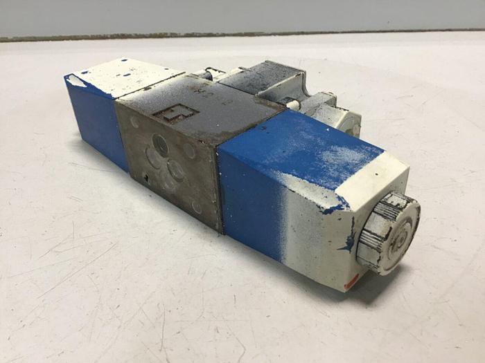 Used VICKERS Directional Valve DG4V-3-7CM-P7-H-7-50 #138052