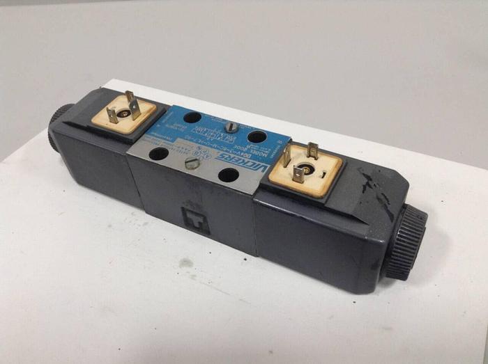 Used VICKERS Directional Valve DG4V-3-6C-M-U-HL7-60 Used