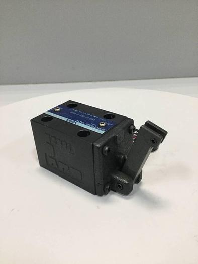 Used YUKEN Directional Valve DCG-01-2B3-Y-4008 #96964
