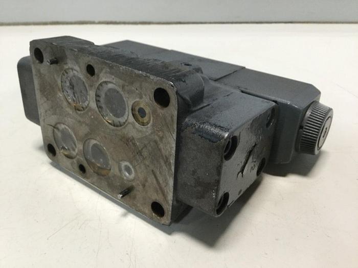 Used VICKERS Valve DG5S40431CETMUHL7B1370 #110445