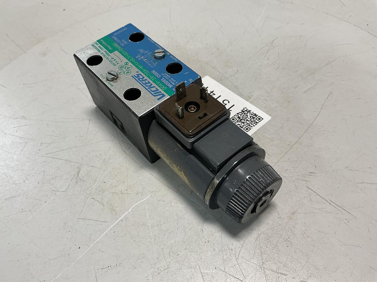 Used VICKERS DG4V-3S-22A-M-U-HL7-60-EN490