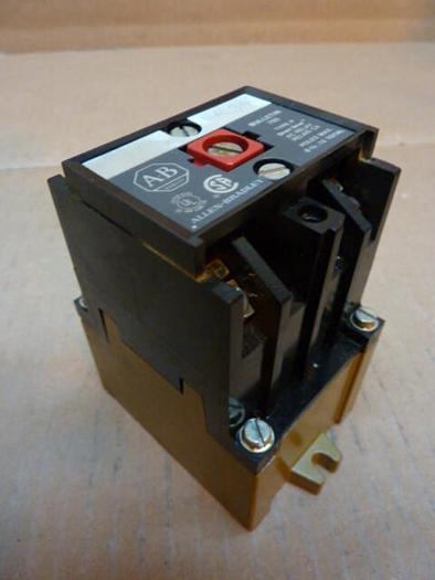 Used ALLEN BRADLEY AC Relay 700-P200A1 SER A #22892