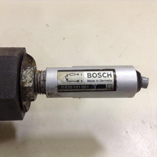 Used BOSCH Directional Control Valve 0 810 001 879 Used