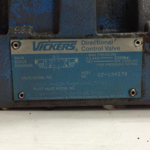 Used VICKERS Valve DG4V-3-6C-M-U-HL7-60 Used