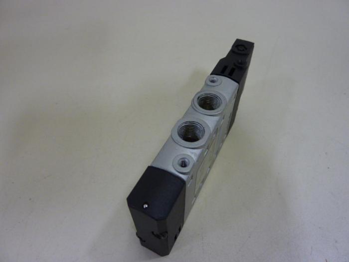 Used FESTO Directional Control Valve CPE CPE14-M1BH-5L-1/8 #52628