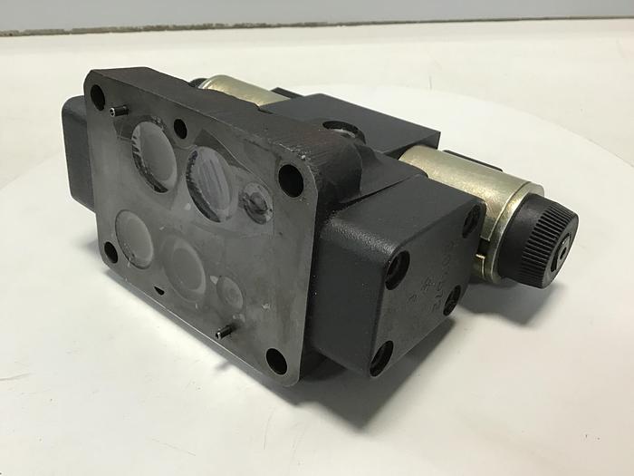 Used VICKERS Valve DG4V-3S-6C-M-U-HL-60-EN490-B13 Used #145472