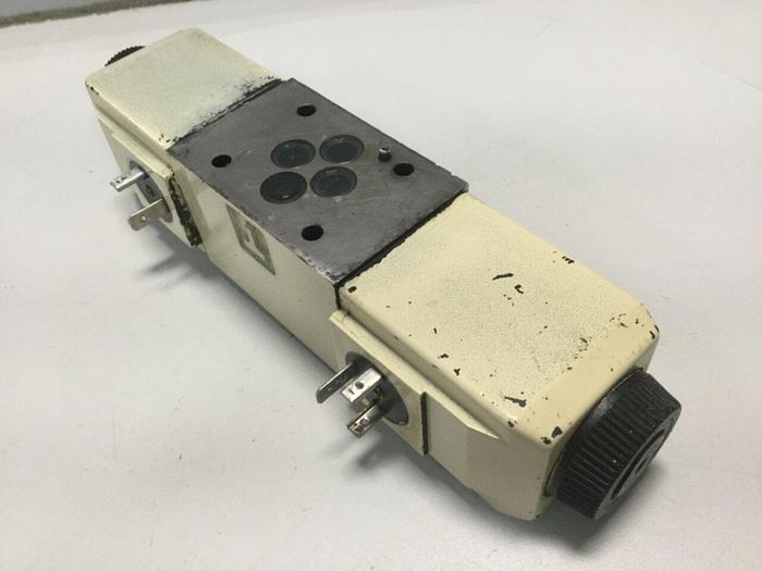 Used VICKERS Valve DG4V-3S-33C-M-U-H5-60 #106411